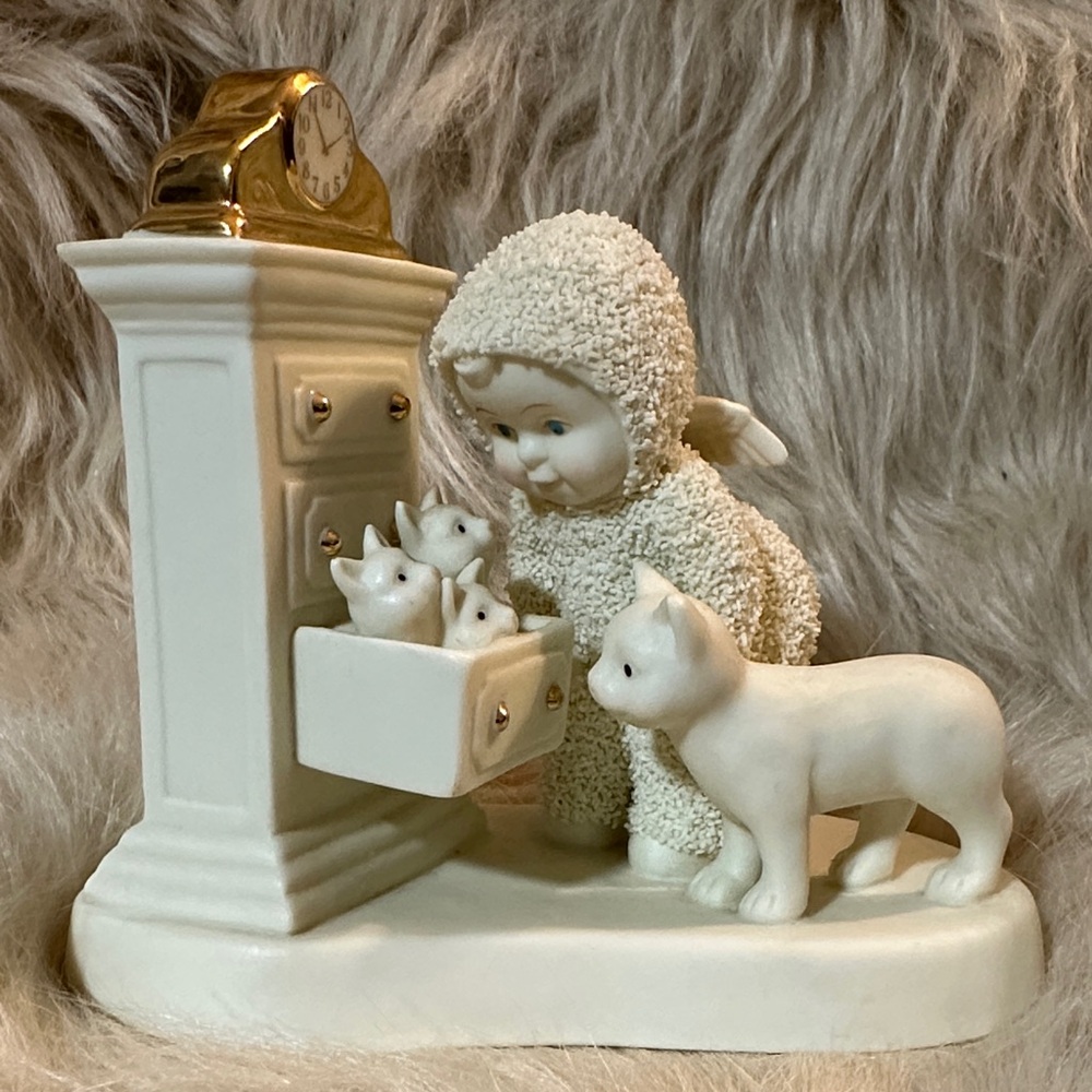Department 56 White Ceramic Figurine "Purr-fect Surprise" with Gold Accents